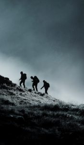 randonneurs sur sentier arcalod