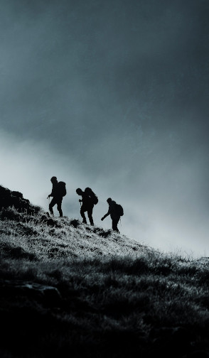 randonneurs sur sentier arcalod