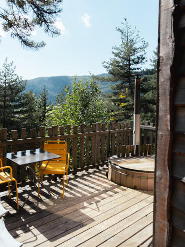 terrasse cabane dans les arbres